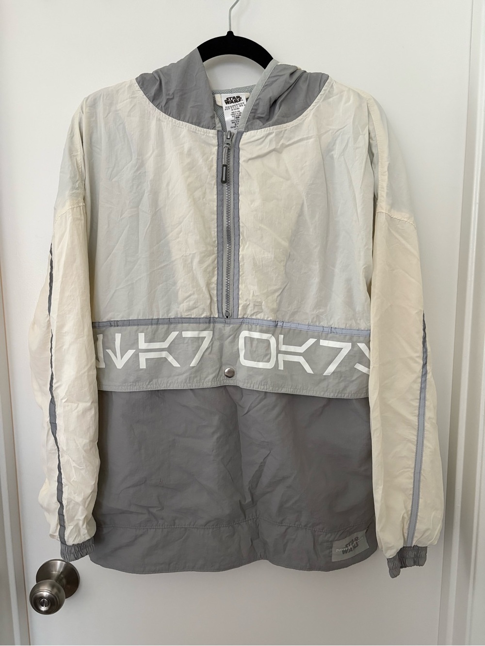 Star Wars Gray & Cream Hooded Anorak Pullover